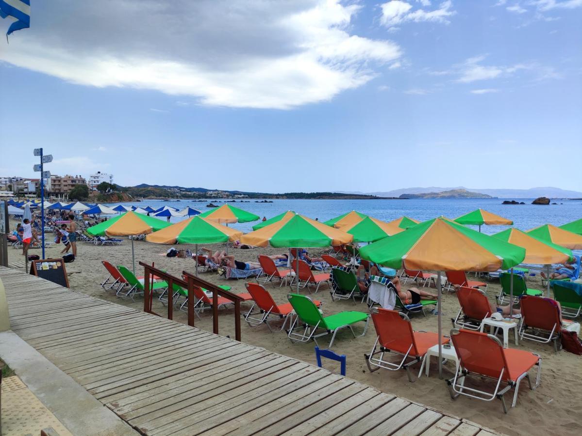 Steps From The Beach Aprt 하니아 외부 사진