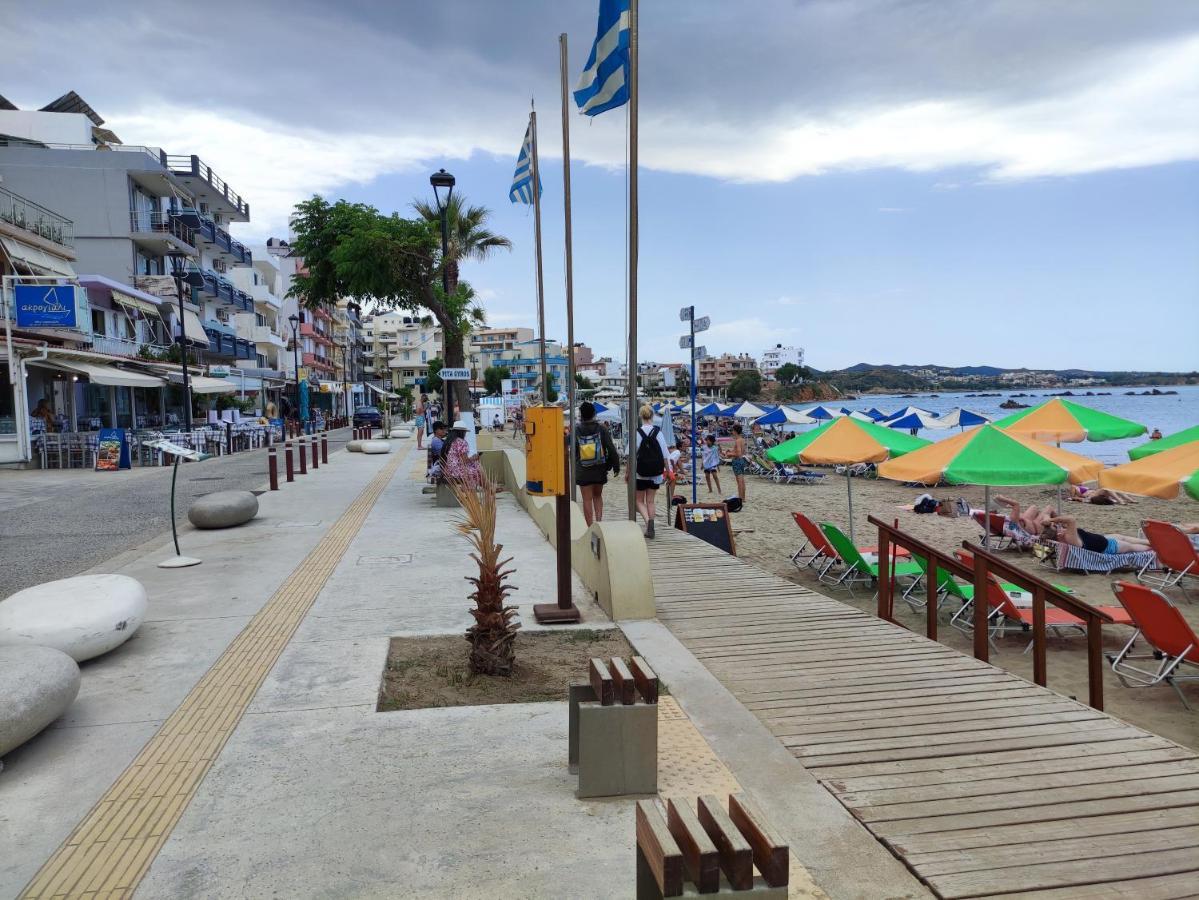 Steps From The Beach Aprt 하니아 외부 사진