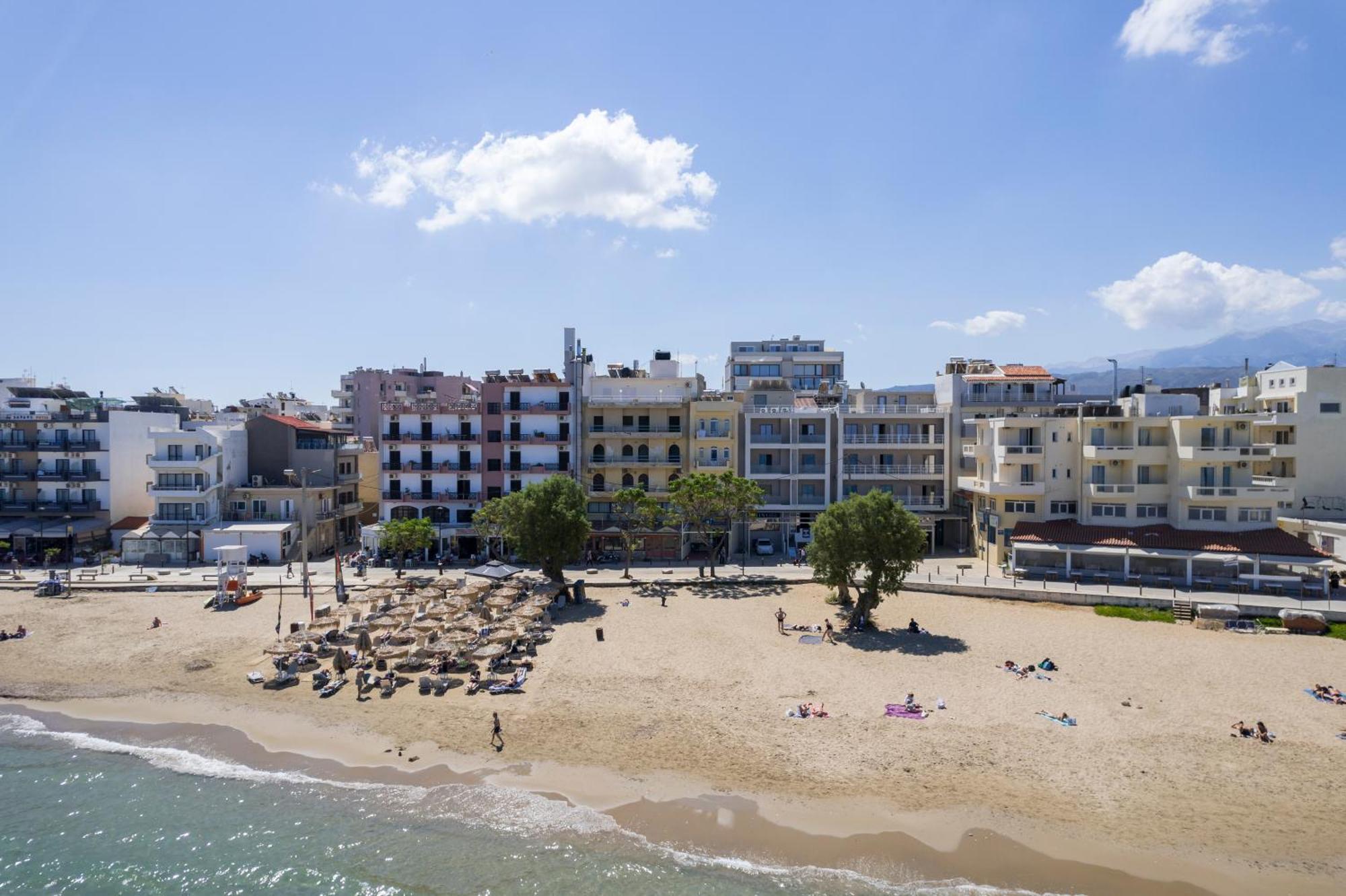 Steps From The Beach Aprt 하니아 외부 사진